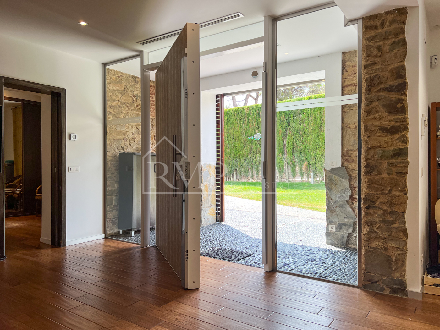 116-J Increíble Masía reformada con piscina y vistas al mar -10