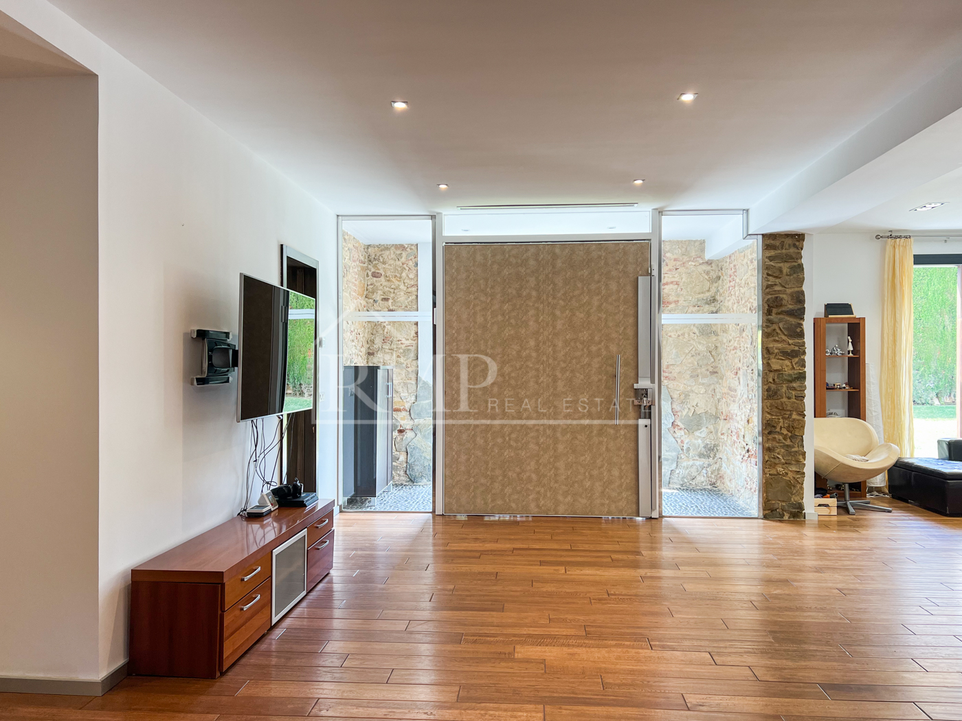 116-J Increíble Masía reformada con piscina y vistas al mar -12