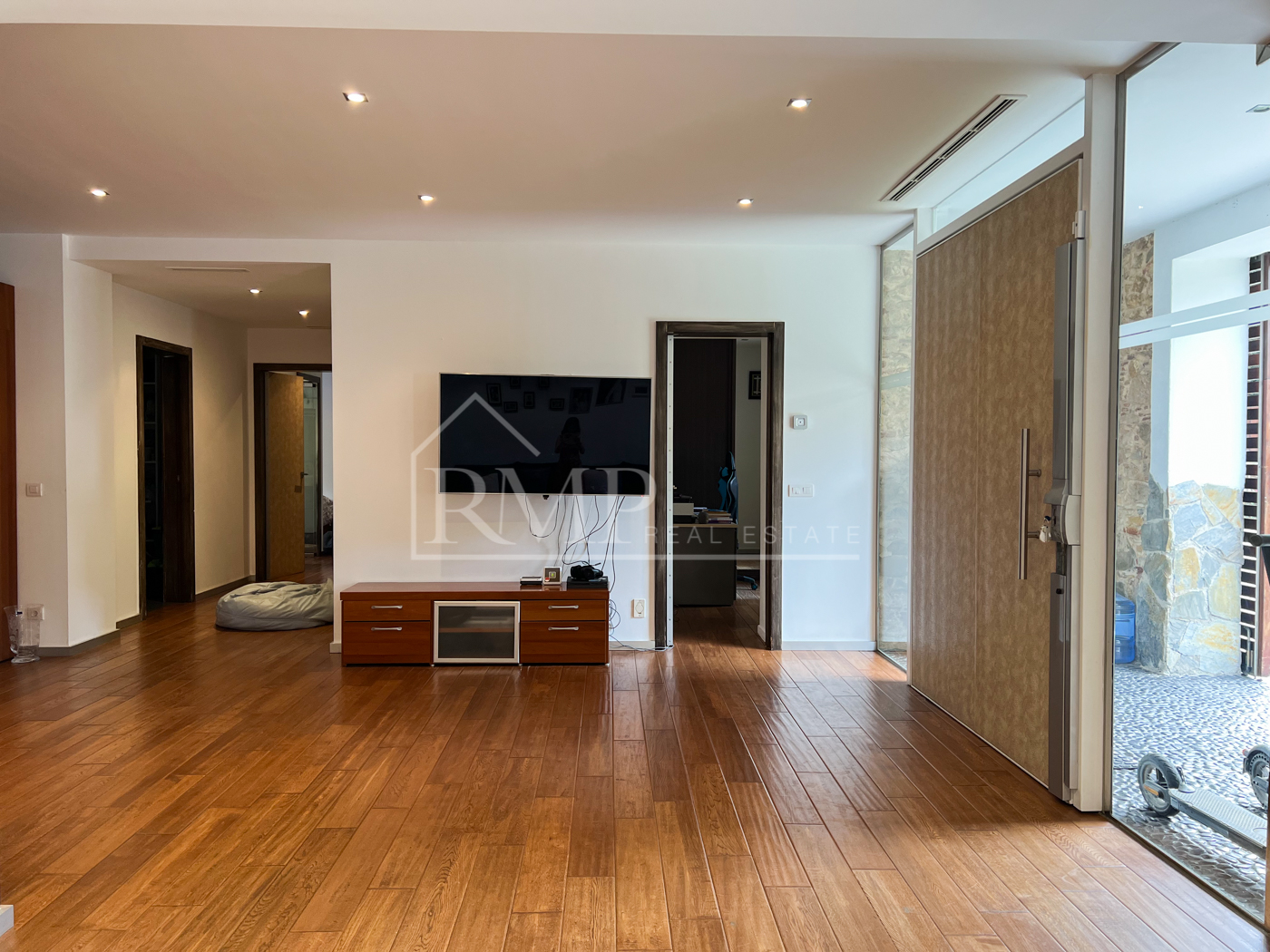 116-J Increíble Masía reformada con piscina y vistas al mar -13