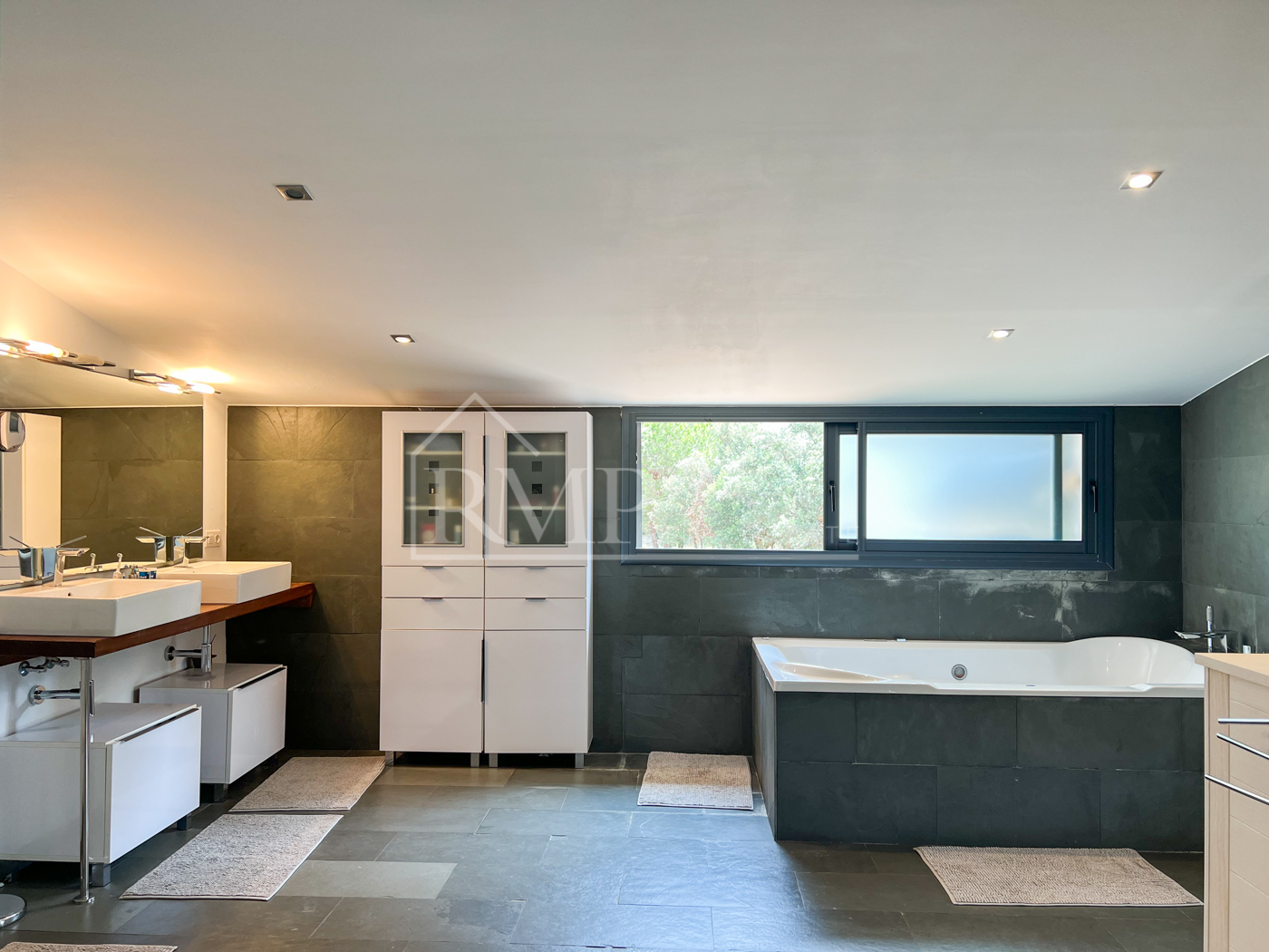 116-J Increíble Masía reformada con piscina y vistas al mar -43