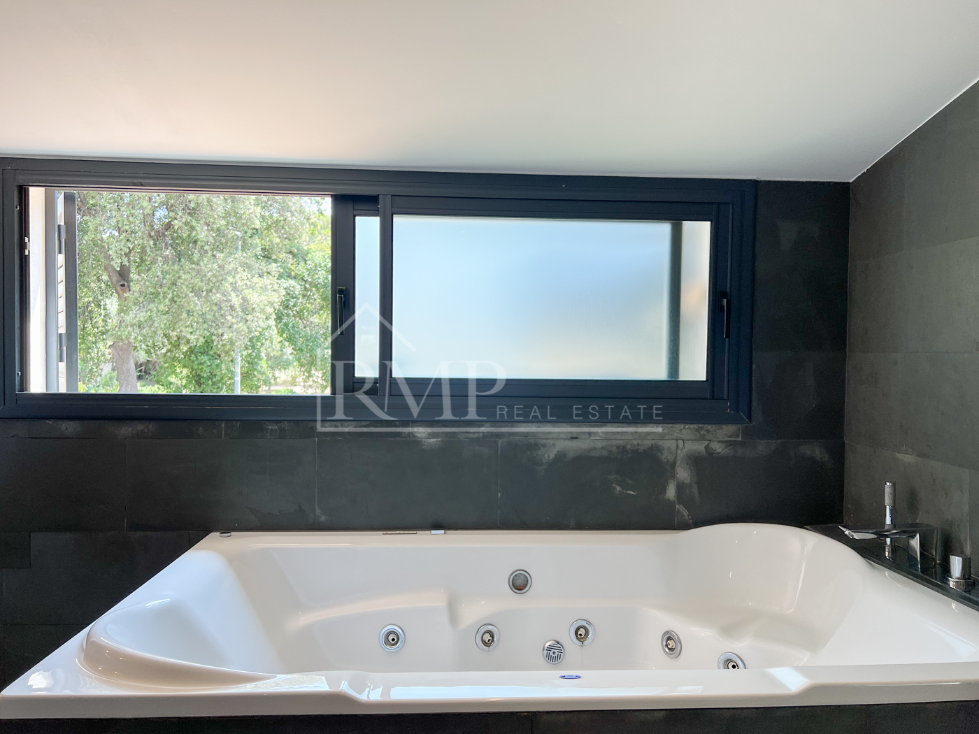 116-J Increíble Masía reformada con piscina y vistas al mar -45