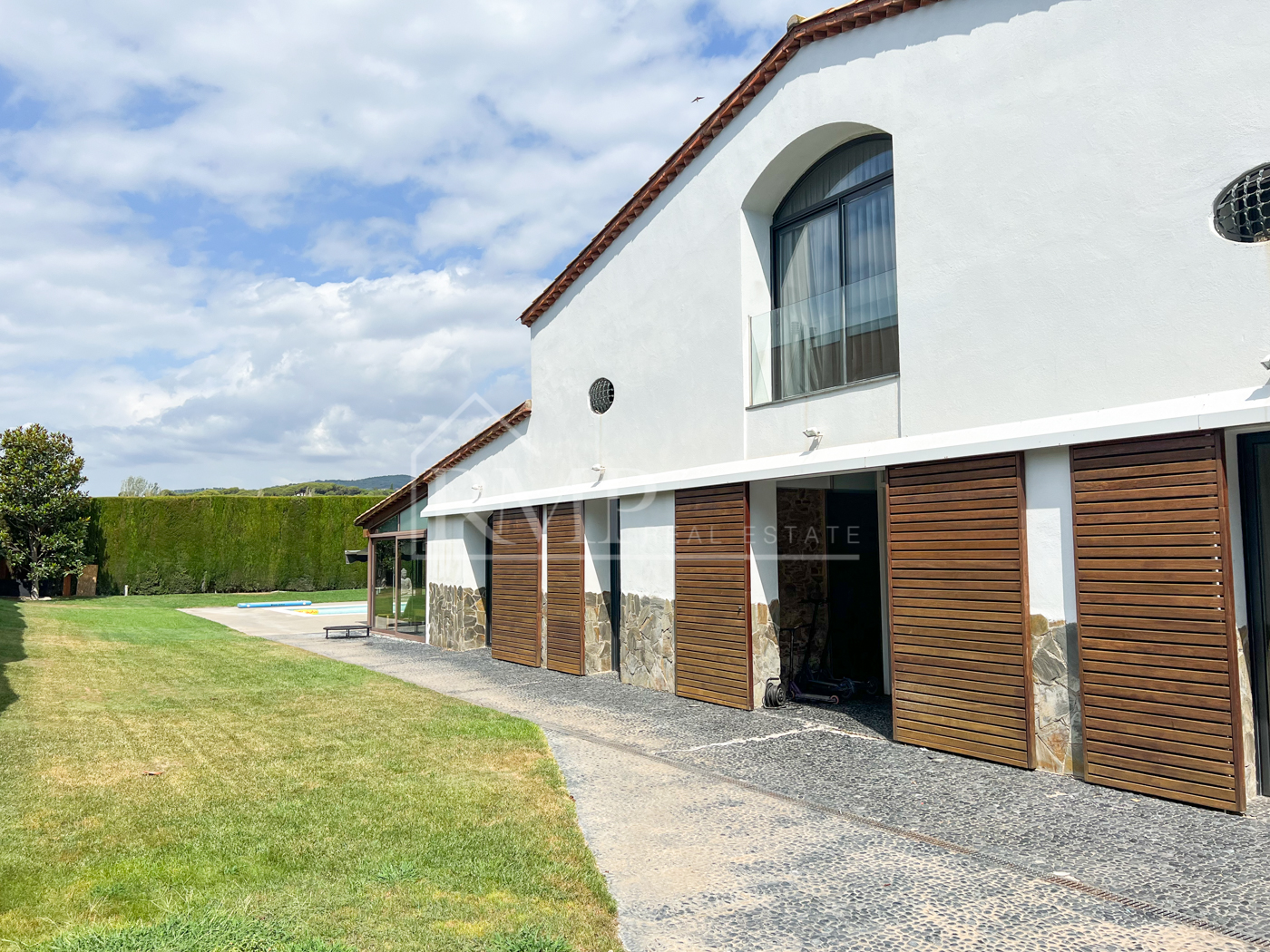 116-J Increíble Masía reformada con piscina y vistas al mar -8