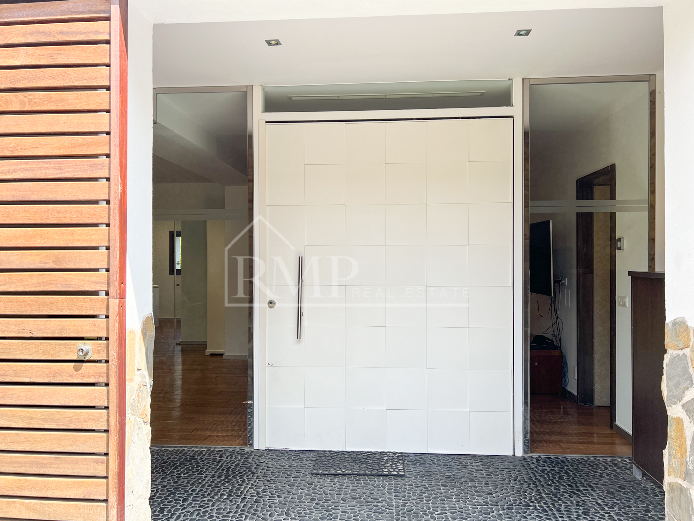 116-J Increíble Masía reformada con piscina y vistas al mar -9