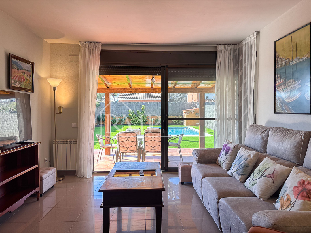 951-P Casa en alquiler con piscina y vistas -23