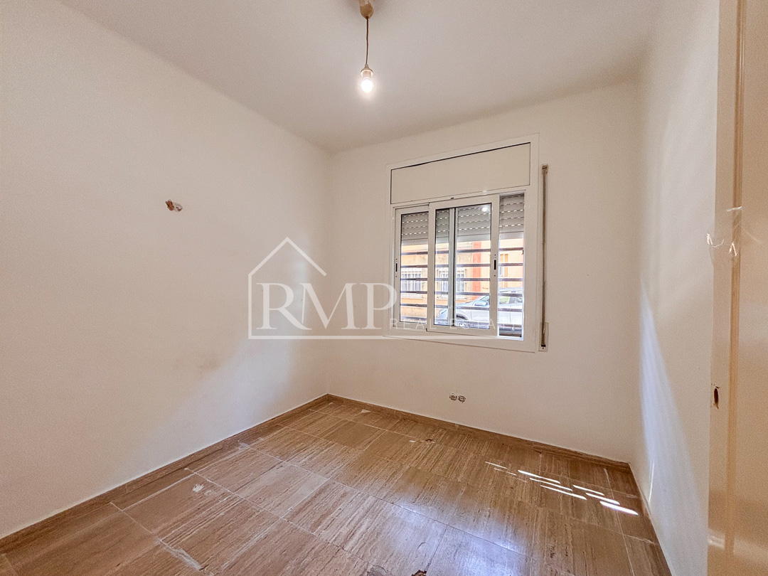 990-P Piso tres habitaciones 1 baño Casablanca, Sant Boi -7