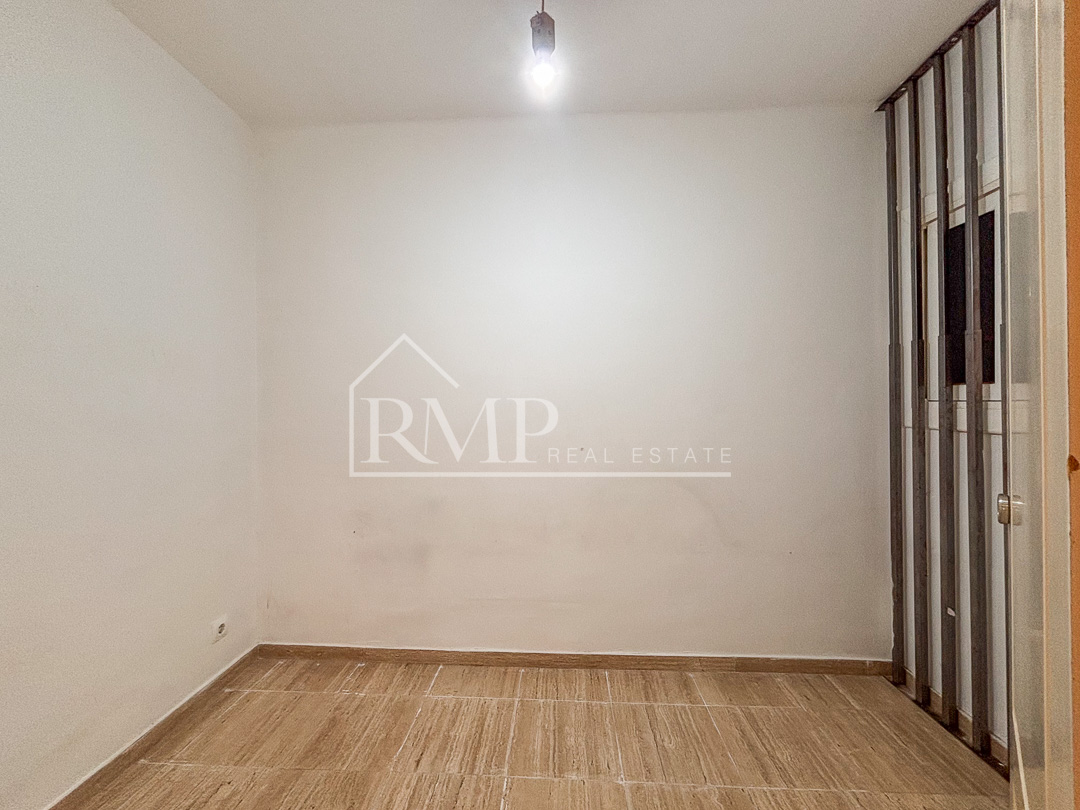 990-P Piso tres habitaciones 1 baño Casablanca, Sant Boi -8