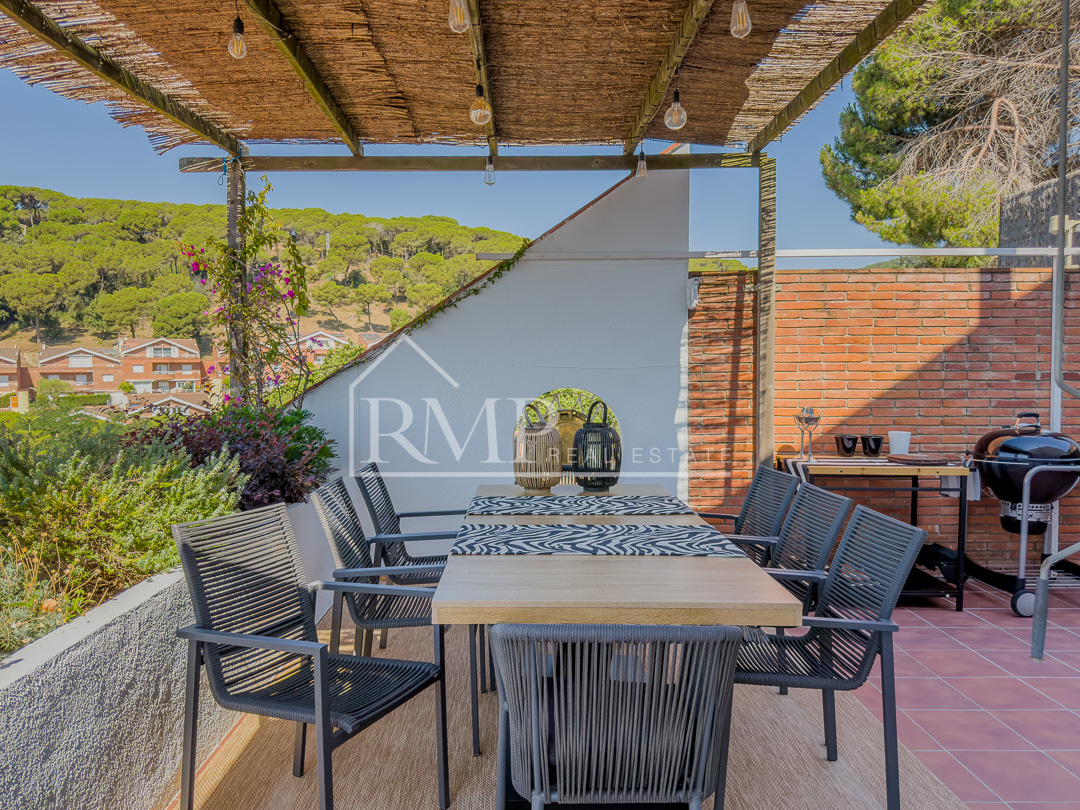 1002-J – Casa mediterranea con piscina y vistas al mar – 11