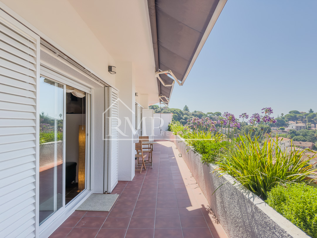 1002-J – Casa mediterranea con piscina y vistas al mar – 13