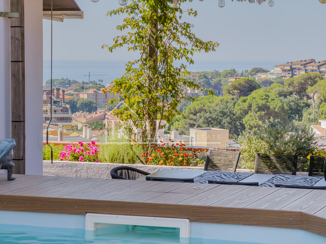 1002-J – Casa mediterranea con piscina y vistas al mar – 18
