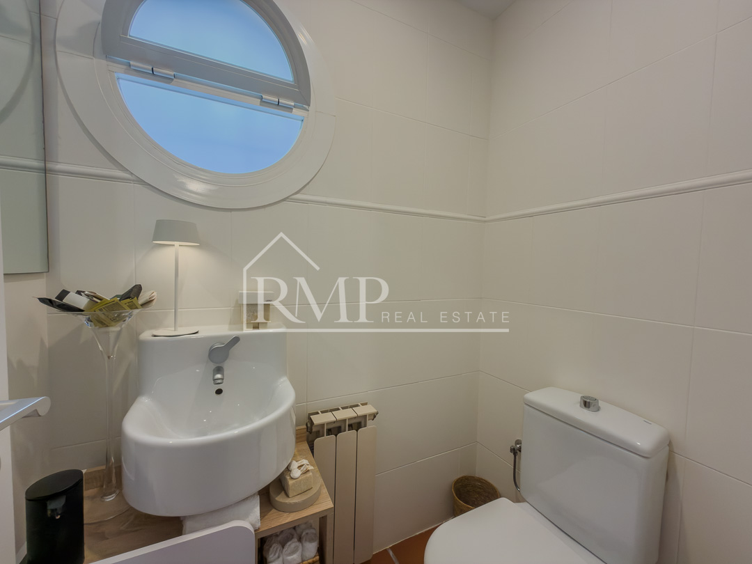 1002-J – Casa mediterranea con piscina y vistas al mar – 35