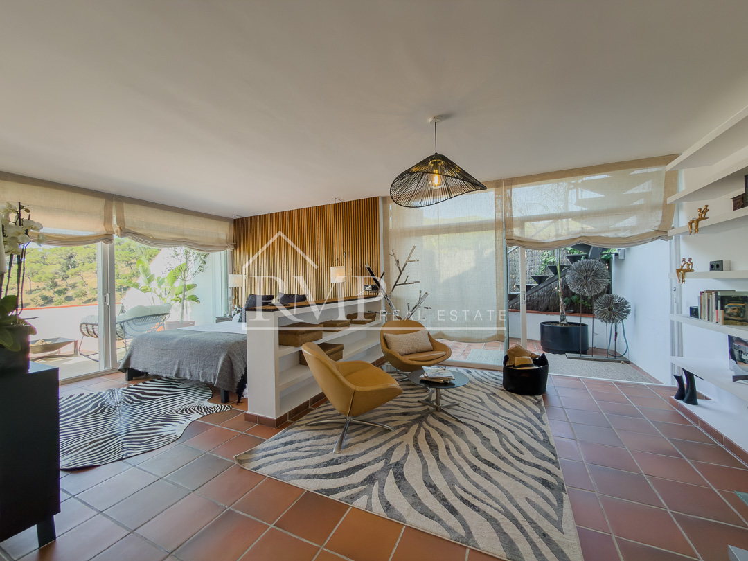1002-J – Casa mediterranea con piscina y vistas al mar – 38