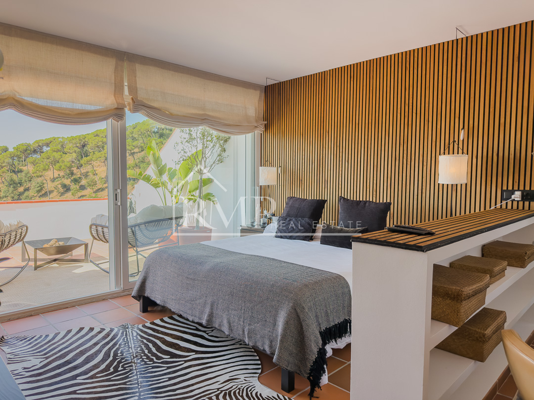 1002-J – Casa mediterranea con piscina y vistas al mar – 4