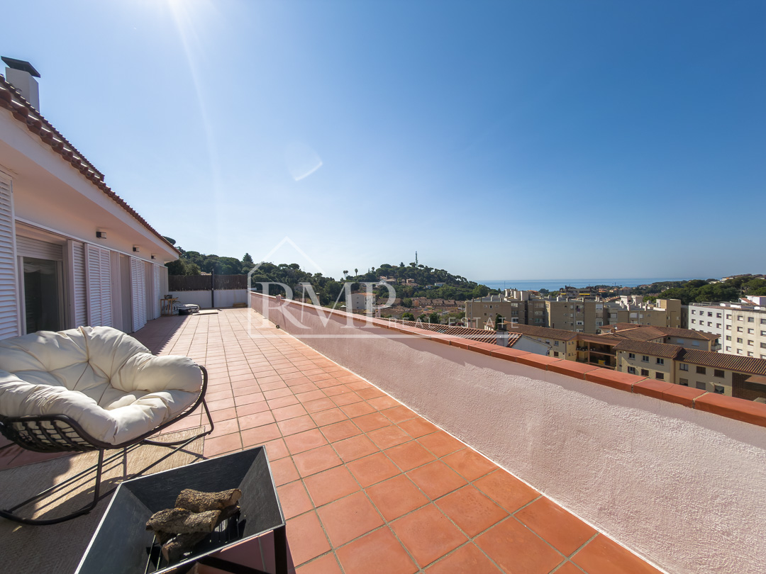 1002-J – Casa mediterranea con piscina y vistas al mar – 48