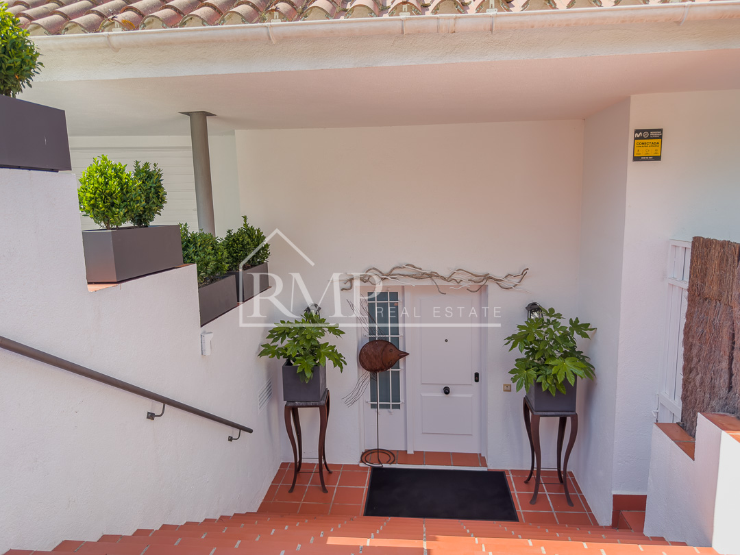 1002-J – Casa mediterranea con piscina y vistas al mar – 5
