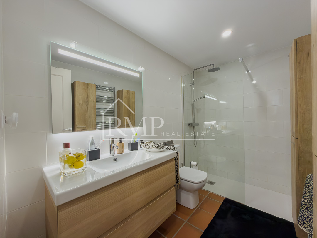 1002-J – Casa mediterranea con piscina y vistas al mar – 54