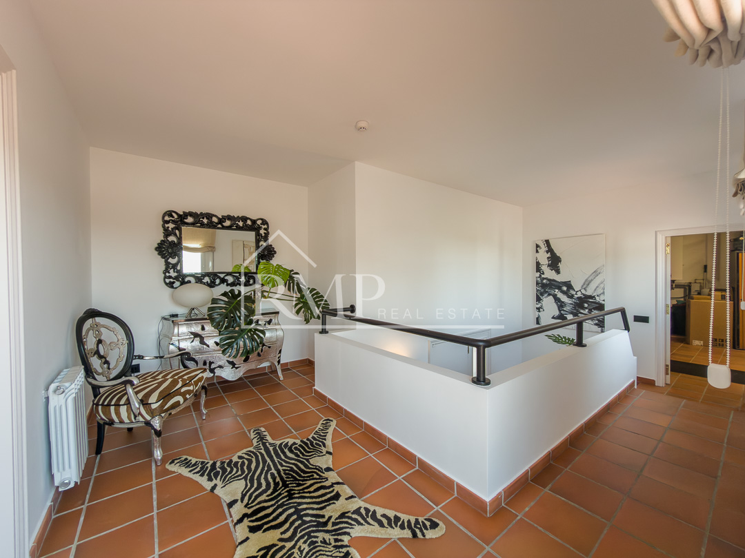1002-J – Casa mediterranea con piscina y vistas al mar – 69