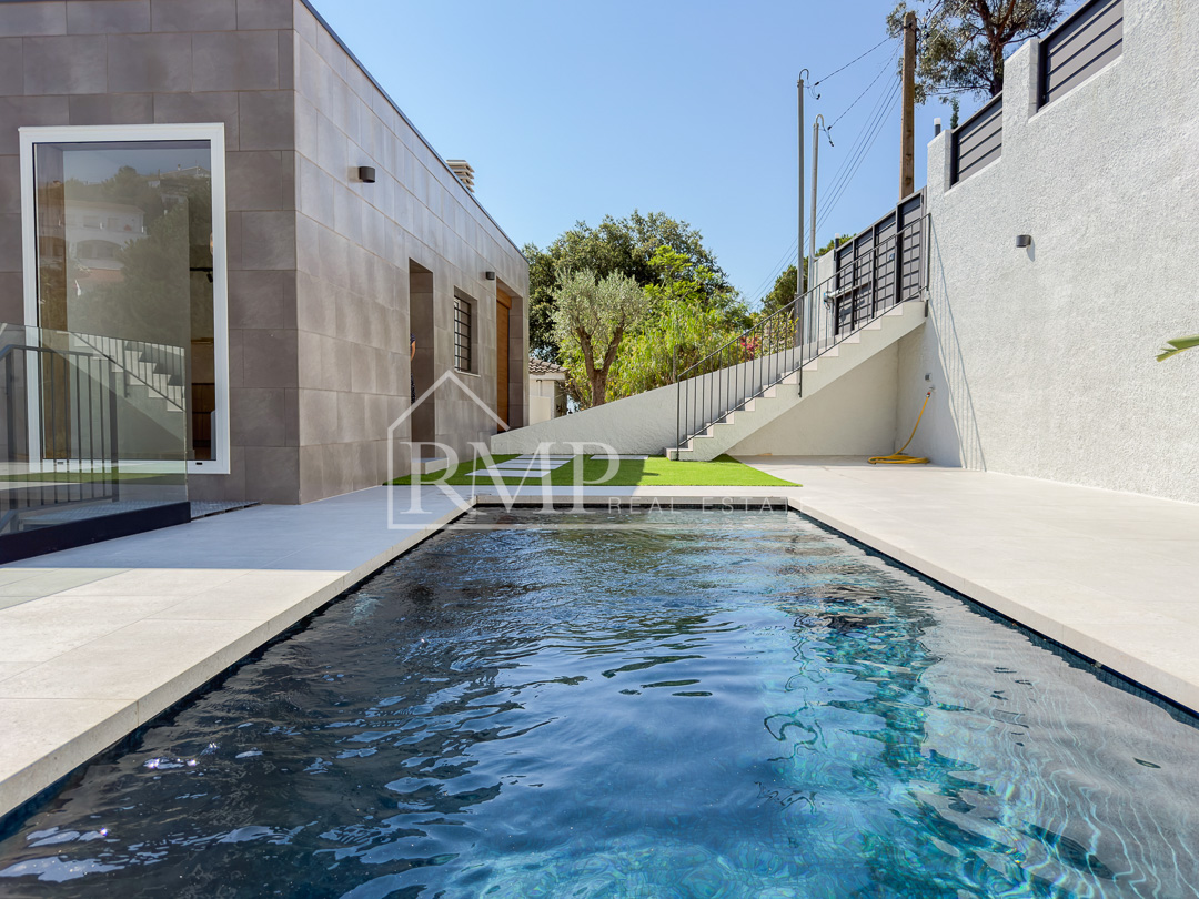 1003-J Casa nueva con piscina y vistas al mar – 1