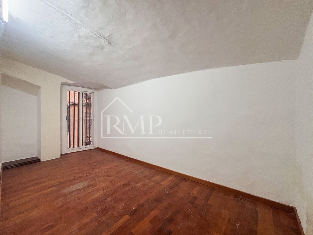 993-P Piso por reformar en el Gotic 2 habitaciones – 4