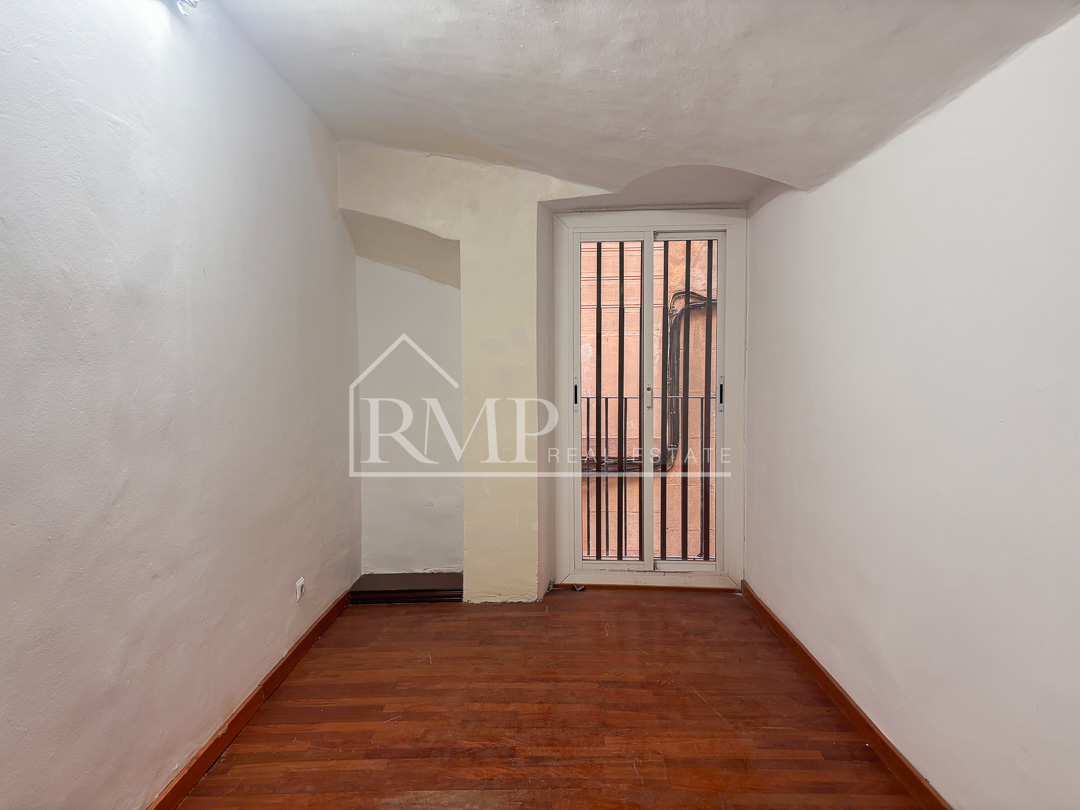 993-P Piso por reformar en el Gotic 2 habitaciones – 5