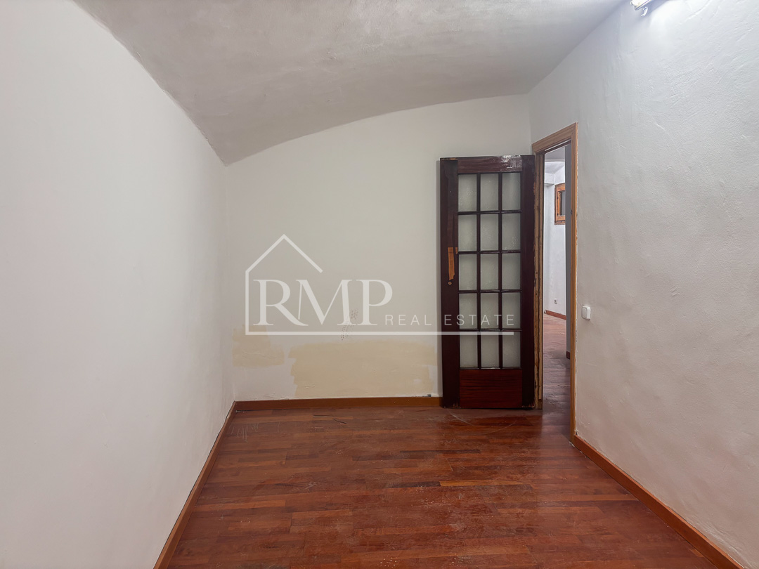 993-P Piso por reformar en el Gotic 2 habitaciones – 9