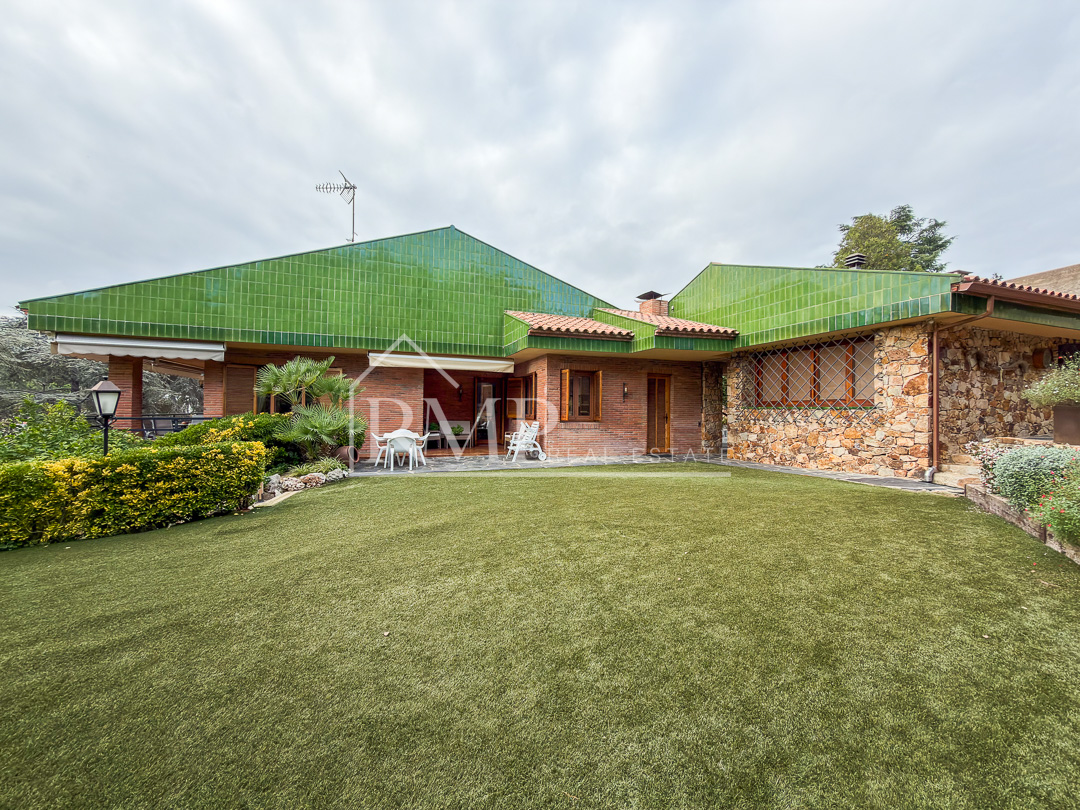 1010-J Casa con jardin y zona comunitaria en Sant Vicenç – 1