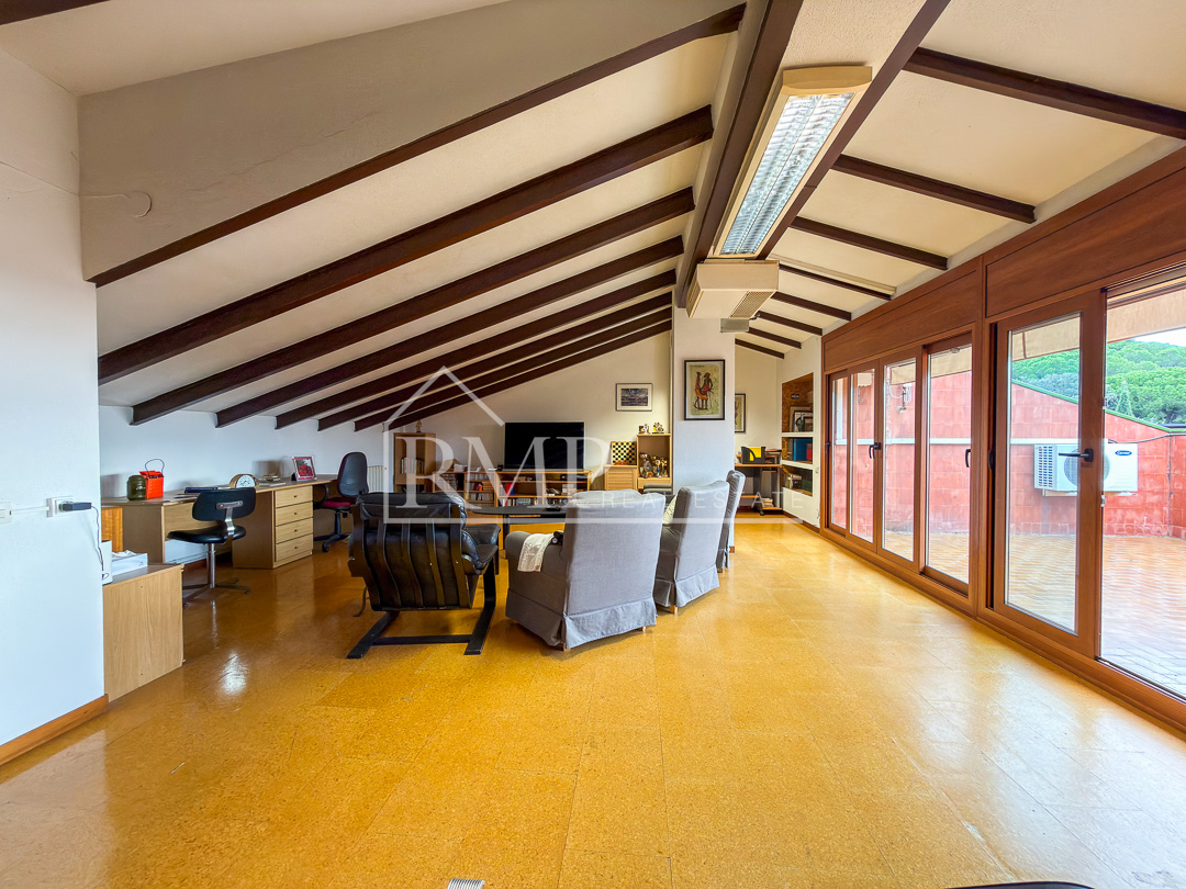 1010-J Casa con jardin y zona comunitaria en Sant Vicenç – 24