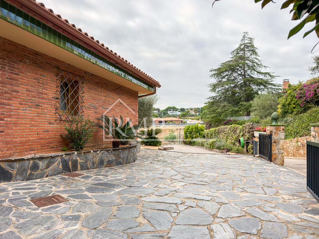 1010-J Casa con jardin y zona comunitaria en Sant Vicenç – 44